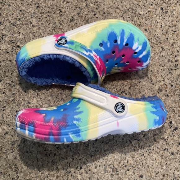 Size J3 Tie Dye Lined Crocs - Picture 3 of 9